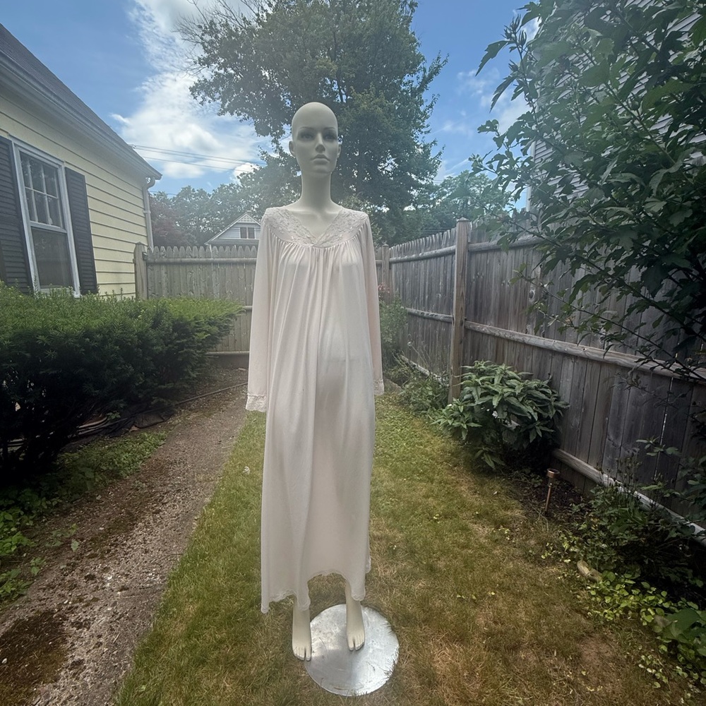 Vintage Elegant Blush Nightgown